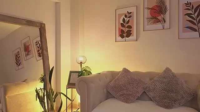 DahianaWalcott online show from 04/08/26, 06:20