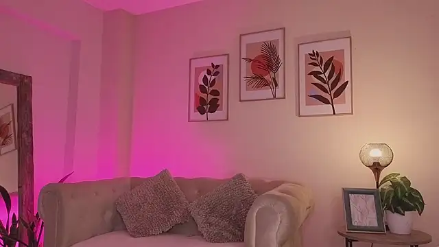 DahianaWalcott online show from 03/24/26, 07:58