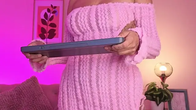 Snapshot of DahianaWalcott chatting on 02/06/26, 05:53 DahianaWalcott online show from 02/06/26, 05:53