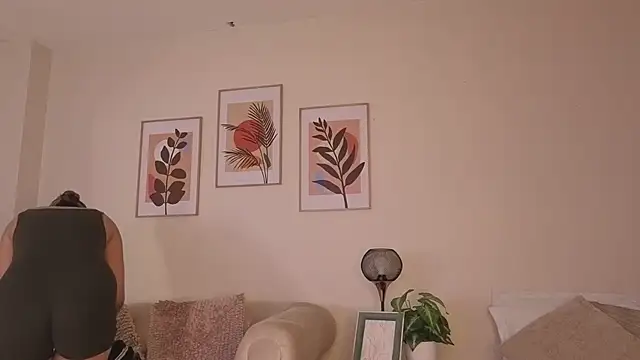 DahianaWalcott online show from 03/18/26, 09:04