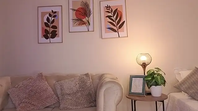 Snapshot of DahianaWalcott chatting on 02/03/26, 04:34 DahianaWalcott online show from 02/03/26, 04:34