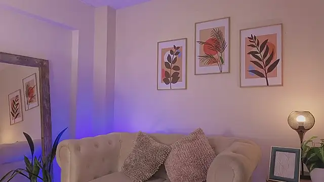 DahianaWalcott online show from 03/19/26, 06:52