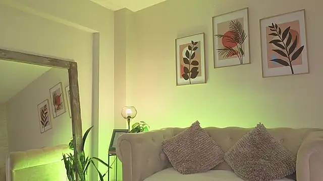 DahianaWalcott online show from 04/13/26, 07:18