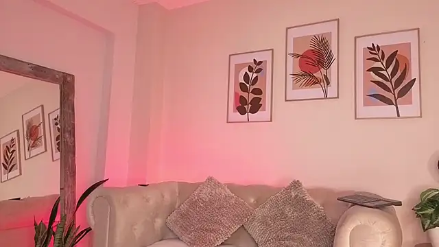 Snapshot of DahianaWalcott chatting on 02/20/26, 05:04 DahianaWalcott online show from 02/20/26, 05:04