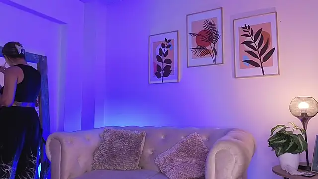 Snapshot of DahianaWalcott chatting on 02/16/26, 05:33 DahianaWalcott online show from 02/16/26, 05:33