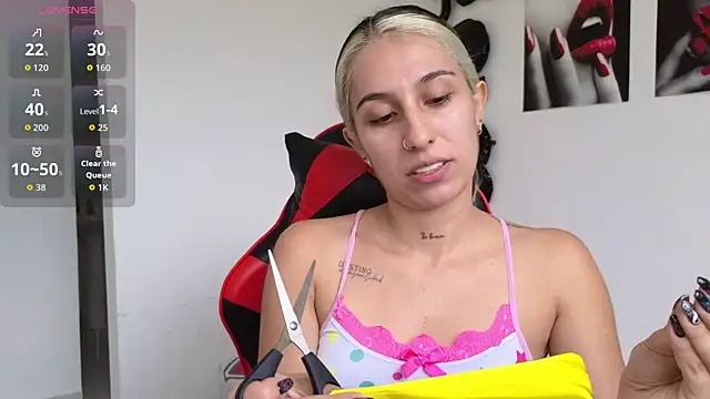 tammyandrade  online show from 10/24/25, 05:01