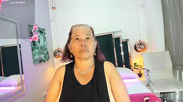 Snapshot of girl_amada chatting on 05/16/26, 02:05 girl amada online show from 05/16/26, 02:05