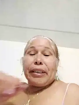 girl amada online show from 11/10/25, 03:11