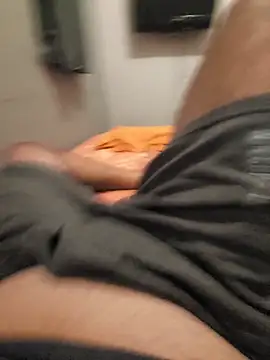 mfreitas005 online show from 12/18/25, 01:11