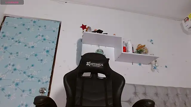 Snapshot of miss_valery2 chatting on 10/12/25, 02:02 miss valery2 online show from 10/12/25, 02:02