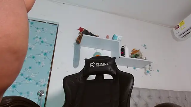 Snapshot of miss_valery2 chatting on 09/28/25, 03:35 miss valery2 online show from 09/28/25, 03:35