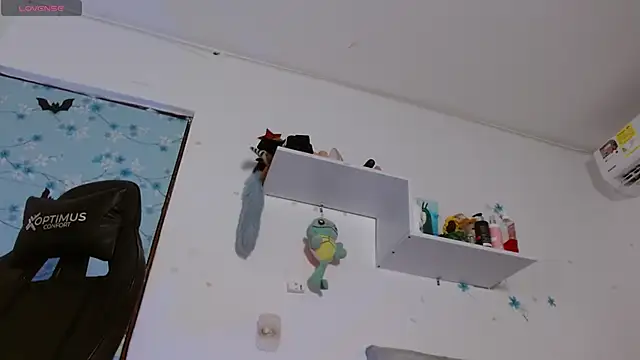 Snapshot of miss_valery2 chatting on 12/16/25, 03:44 miss valery2 online show from 12/16/25, 03:44