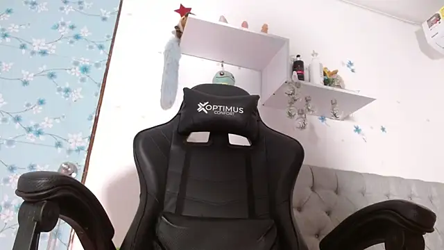 Snapshot of miss_valery2 chatting on 09/14/25, 01:39 miss valery2 online show from 09/14/25, 01:39