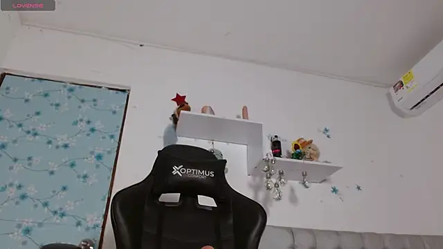 Snapshot of miss_valery2 chatting on 09/12/25, 01:28 miss valery2 online show from 09/12/25, 01:28