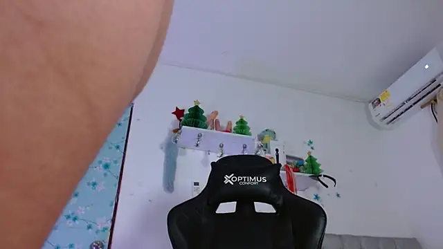 Snapshot of miss_valery2 chatting on 03/13/25, 12:48 miss valery2 online show from 03/13/25, 12:48