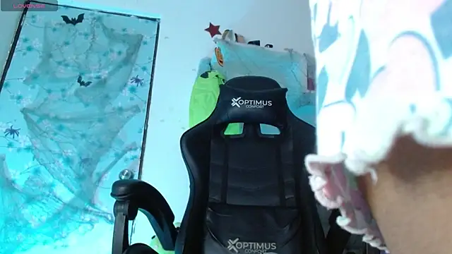 Snapshot of miss_valery2 chatting on 10/16/25, 03:37 miss valery2 online show from 10/16/25, 03:37