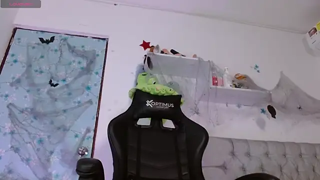 Snapshot of miss_valery2 chatting on 10/29/25, 03:38 miss valery2 online show from 10/29/25, 03:38