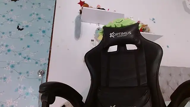 Snapshot of miss_valery2 chatting on 11/24/25, 06:02 miss valery2 online show from 11/24/25, 06:02