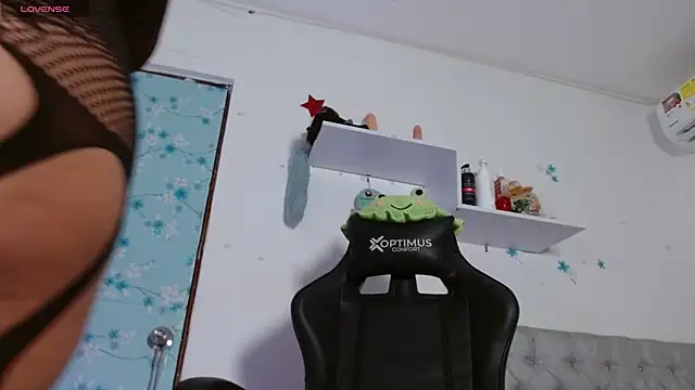 Snapshot of miss_valery2 chatting on 11/18/25, 03:10 miss valery2 online show from 11/18/25, 03:10