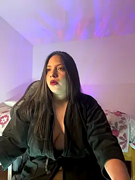 Snapshot of emiily15__ chatting on 09/12/25, 12:33 emiily15 online show from 09/12/25, 12:33