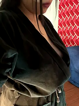 emiily15   online show from 11/18/25, 06:22