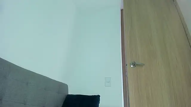 Snapshot of emiily15__ chatting on 07/08/26, 07:58 emiily15 online show from 07/08/26, 07:58