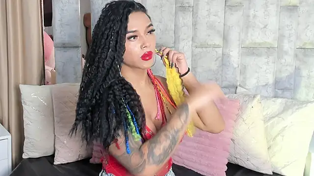 Snapshot of karol_noa chatting on 10/17/25, 12:51 karol noa online show from 10/17/25, 12:51