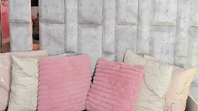 Snapshot of karol_noa chatting on 10/13/25, 11:34 karol noa online show from 10/13/25, 11:34