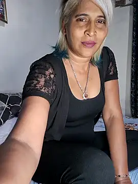 Snapshot of Goodgirlsue_77 chatting on 06/11/26, 12:02 Goodgirlsue 77 online show from 06/11/26, 12:02