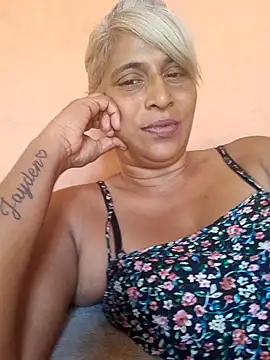 Snapshot of Goodgirlsue_77 chatting on 03/19/26, 08:03 Goodgirlsue 77 online show from 03/19/26, 08:03