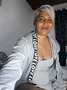 Snapshot of Goodgirlsue_77 chatting on 06/19/26, 12:44 Goodgirlsue 77 online show from 06/19/26, 12:44