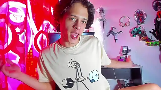 LilOwen  online show from 06/18/26, 06:02