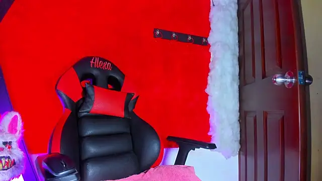 LilOwen  online show from 03/28/26, 05:47