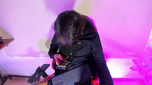 LilOwen  online show from 01/18/26, 03:48