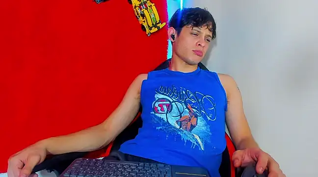 Snapshot of LilOwen_ chatting on 03/05/25, 04:45 LilOwen online show from 03/05/25, 04:45