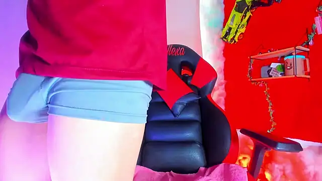 LilOwen  online show from 04/15/26, 07:29