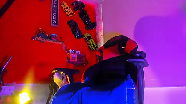 LilOwen  online show from 11/19/25, 07:03