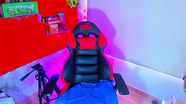 LilOwen  online show from 10/24/25, 06:07