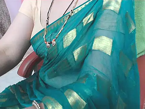 Snapshot of sunitha-3 chatting on 10/13/25, 06:59 sunitha-3 online show from 10/13/25, 06:59
