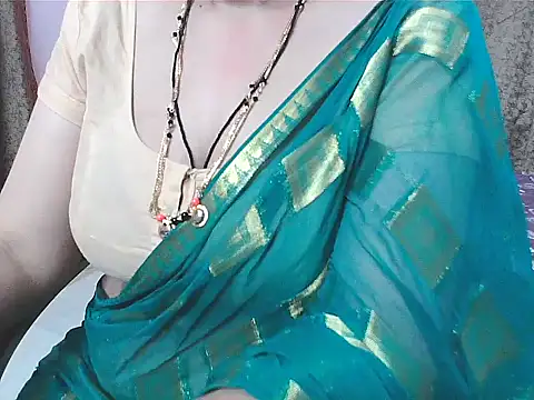 Snapshot of sunitha-3 chatting on 10/13/25, 07:04 sunitha-3 online show from 10/13/25, 07:04