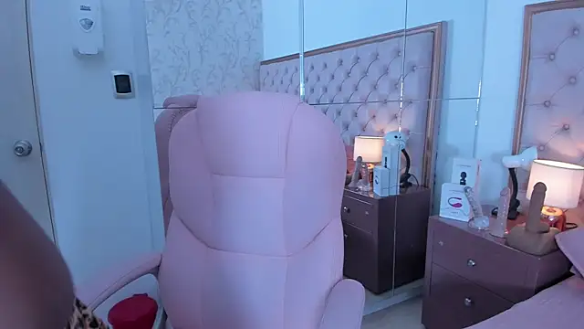 Isla Scott online show from 10/29/25, 11:31