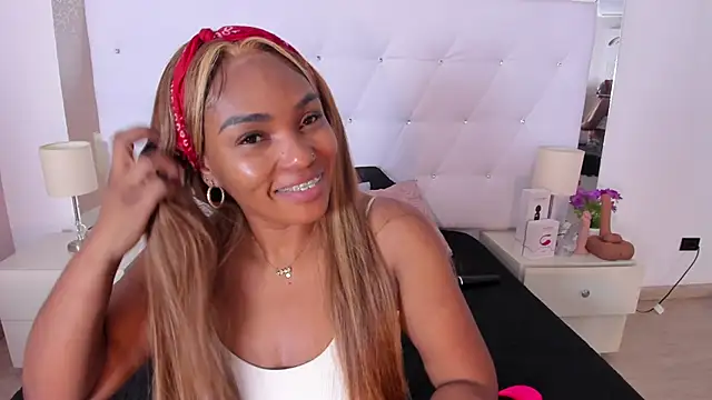 Isla Scott online show from 12/05/25, 11:20