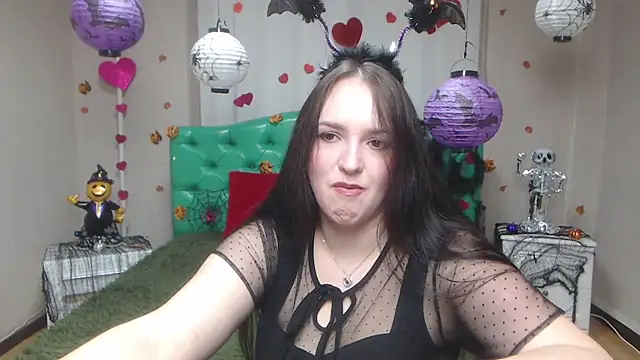 IsabelBlackberry online show from 10/31/25, 06:10