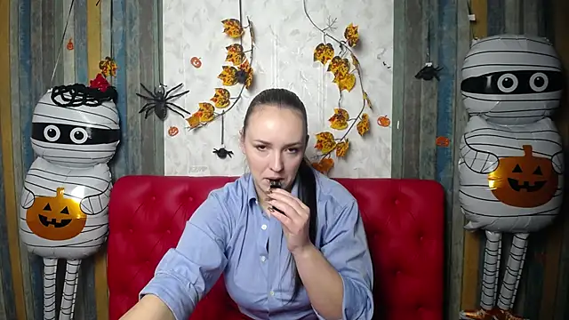 IsabelBlackberry online show from 11/08/25, 06:06