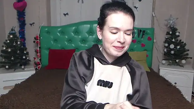 JasmineKouch online show from 01/14/26, 06:44