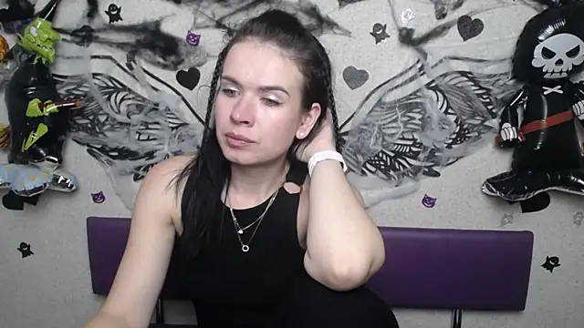 JasmineKouch online show from 11/02/25, 06:24