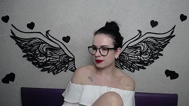 Snapshot of JasmineKouch chatting on 10/16/25, 05:32 JasmineKouch online show from 10/16/25, 05:32