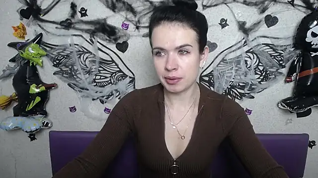 JasmineKouch online show from 11/12/25, 06:34