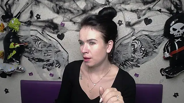 JasmineKouch online show from 10/31/25, 06:15