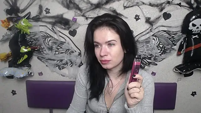 JasmineKouch online show from 11/06/25, 06:23